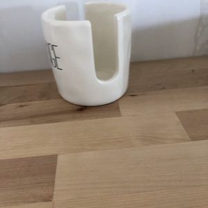 Rae Dunn sponge holder